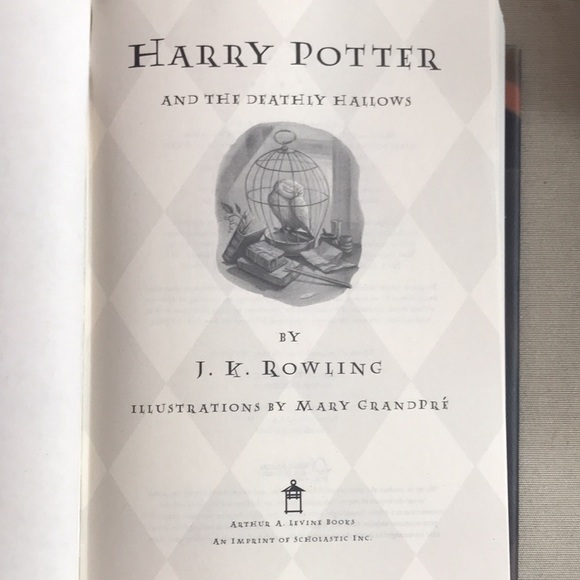 NOT ELIGIBLE FOR BUNDLE SALE Harry Potter and the Deathly Hallows #7 in Series - Picture 8 of 9